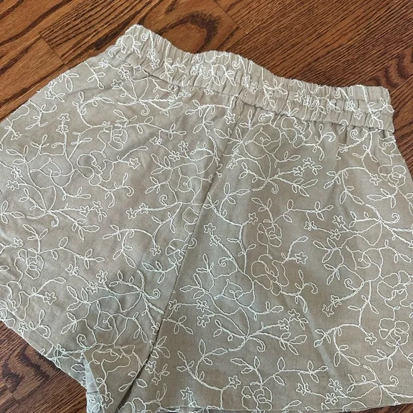 ZARA Beige Embroidered Drawstring Women's Shorts - Picture 2 of 3